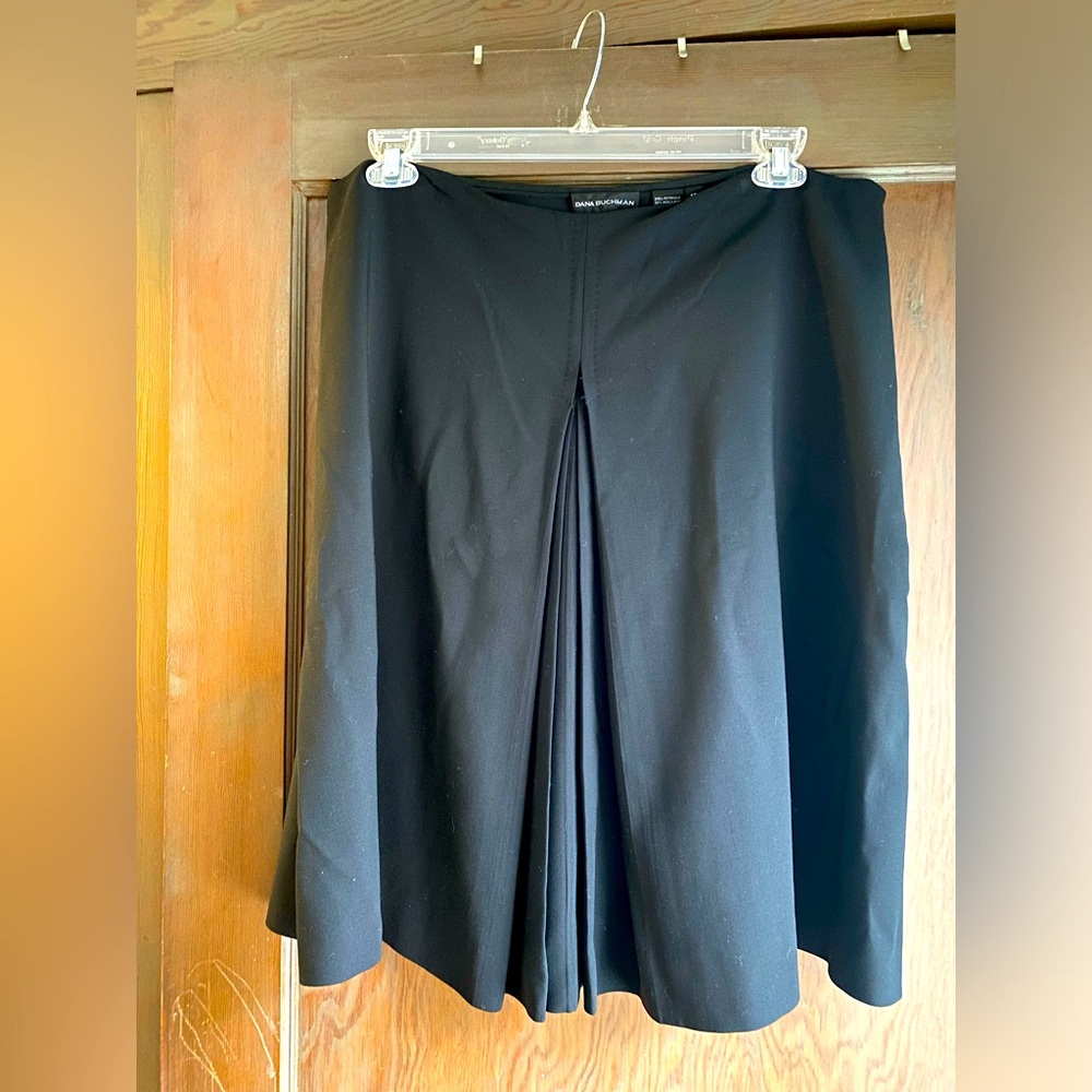Black Dana Buchman Kick-Pleat Skirt Size 16